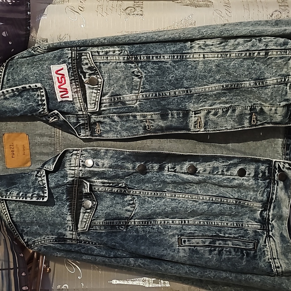 Amazing quality. New Jean jacket
